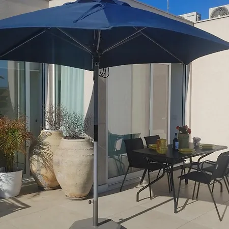 Attico Sul Porto Di E Vista Vulcano Apartment *